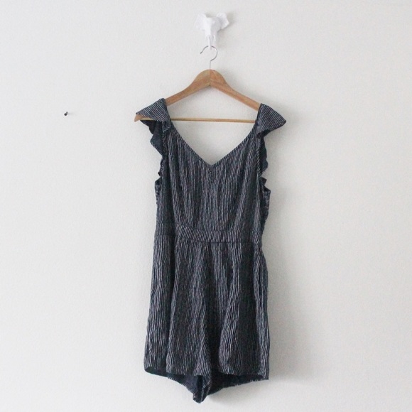 American Eagle Outfitters Pants - NWT American Eagle Striped Ruffle Strap Open Back Shorts Romper L171
